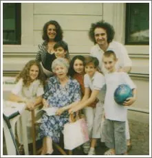 Regina Bianchi con i piccoli allievi